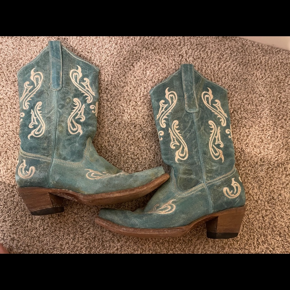 Women’s corral turquoise boots size 9.5